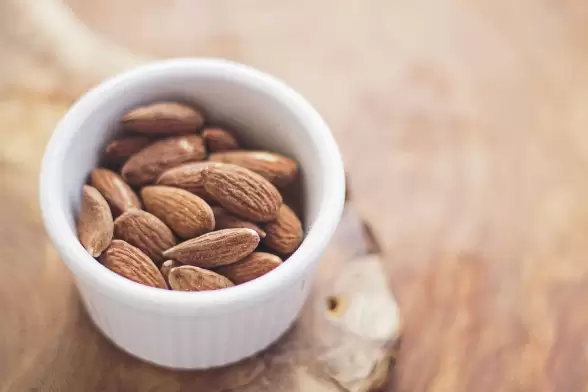 فوائد اللوز للعضلات