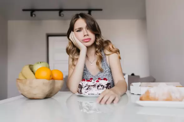 7 أسباب لعدم الإحساس بالشبع أثناء الأكل