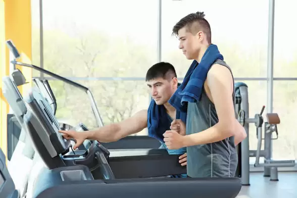 العمر المناسب لممارسة رفع الأثقال