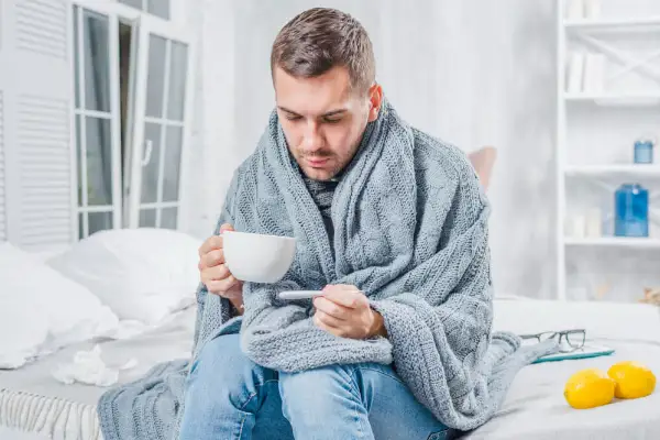 يُعد التعرق ظاهرة طبيعية للجسم للتخلص من الحرارة الزائدة، لكن ماذا عن التعرق البارد؟ ذلك الشعور المفاجئ بتبلل الجسم بقطرات من العرق البارد دون أي سبب واضح لارتفاع الحرارة فما هو السبب؟.  