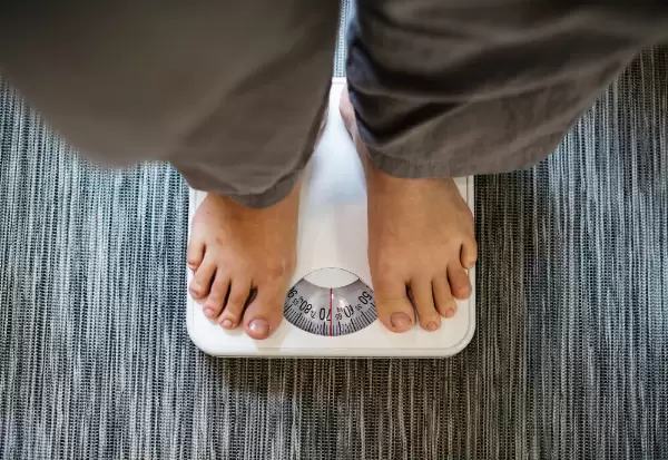 زيادة الوزن ليست دائما تعني زيادة نسبة دهون الجسم، هناك عدة أسباب محتملة لحدوث زيادة الوزن الوهمية.