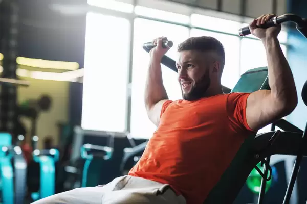 هناك الكثير مما يجب مراعاته في شهر رمضان المبارك فيما يخص تمارينك ونظامك الغذائي وأسلوب نومك، وواحدة من هذه الامور التي يجب مراعاتها هي موعد التمرين الخاص بك، حيث أن أكبر تكيف ستحتاج إليه هو أوقات التمرين. 