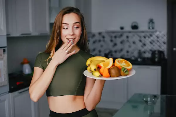مع العديد من التجارب الغير ناجحة مع أنظمة الرجيم والخروج المتكرر تبدأ رحلة البحث عن أنواع مختلفة من الرجيم، ولكن هناك نظام رجيم سهل يمكن الالتزام به بدون أي مجهود في حسابات وتعقيدات أو ملل من النظام الغذائي.
 