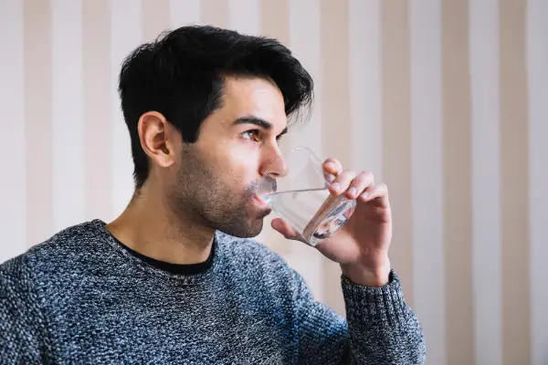 يُعدّ جفاف الجسم من المشكلات الصحية الشائعة التي قد تصيب أي شخص في أي عمر، ويحدث عندما يفقد الجسم كمية كبيرة من السوائل أكثر من تلك التي يتناولها، فما هي علاماته؟.  