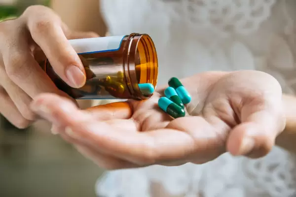 حبوب التنحيف هي طريق مختصر يستخدم دائماً لزيادة سرعة خسارة دهون الجسم، على الرغم من كون هذه الأدوية قد تكون فعالة في حرق الدهون ولكن يمكن أن يكون لها عدة أضرار محتملة.