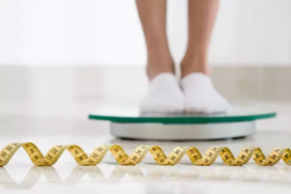 حتى ما تناول الطعام بكميات كبيرة قد لا تستطيع التخلص من مشكلة النحافة بسهولة، فما هي أسباب عدم زيادة الوزن رغم الأكل؟.
