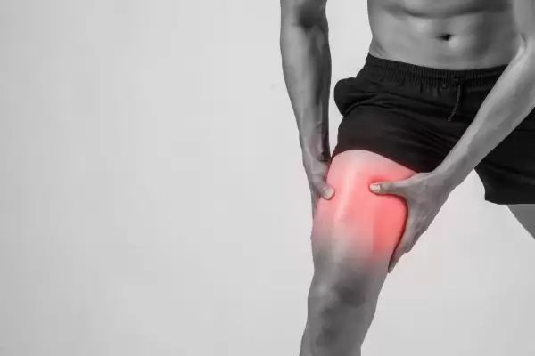 ألم العضلات هو أمر شائع بين الرياضيين، هناك عِدة أسباب يمكن أن تسبب حدوث ألم العضلات بعد التمرين، من أكثر الأماكن التي يمكن أن تتعرض للألم العضلي هي منطقة الفخذ فما هو سببها وما هي طريقة علاجها بسرعة؟.