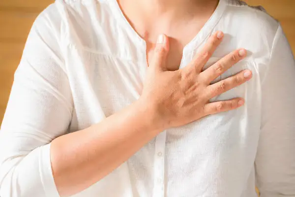 تُعد النوبة القلبية من أخطر الحالات الطبية التي قد تواجه الإنسان، حيث تُشير إلى موت جزء من عضلة القلب نتيجة انقطاع وصول الدم الغني بالأكسجين إليها.
 